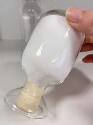 Flocculante chimico CPAM in poliacrilammide cationico utilizzato nell'industria delle acque reflue della fabbricazione della carta