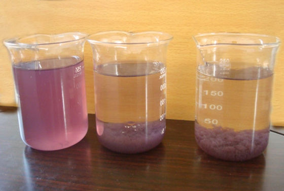 Agenti decoloranti liquidi incolori utilizzati nell'industria tessile e tintoria come solventi magici flocculanti